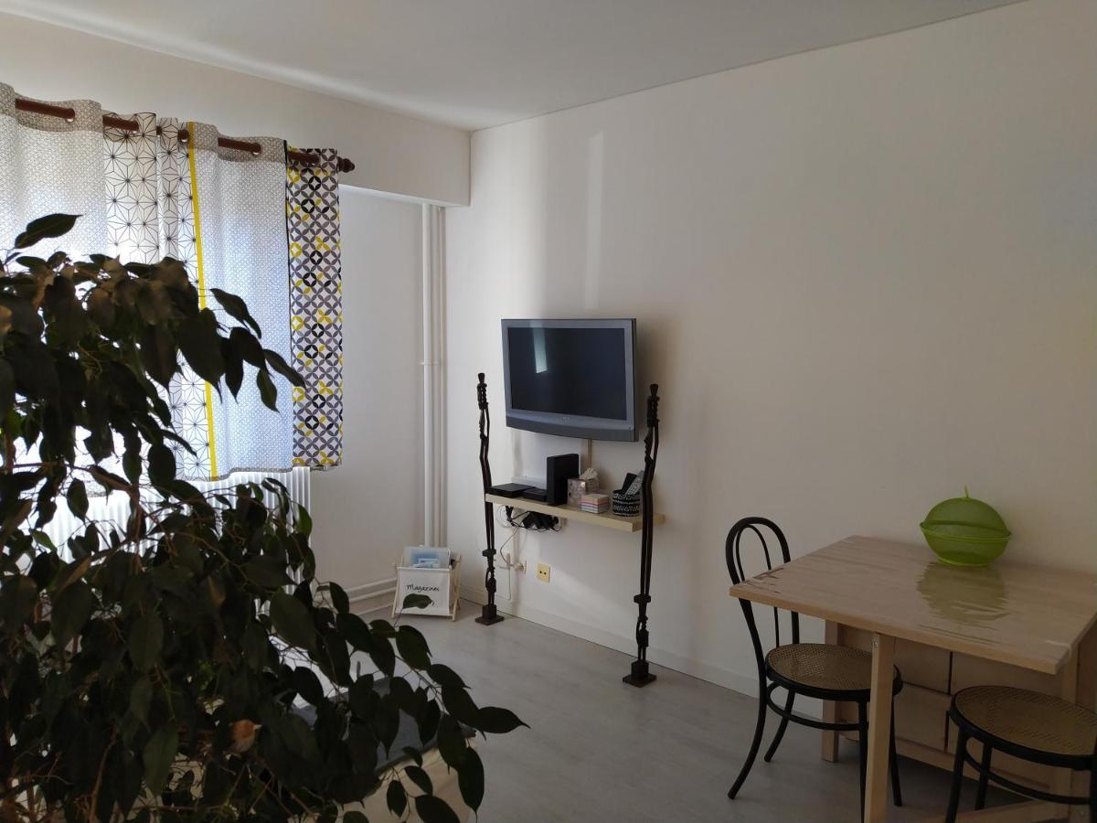 Grand Studio, Super Equipe, 2 Pas Du Centre-Ville "Clos-Du-Boulanger" - Parking Prive Montbeliard Luaran gambar